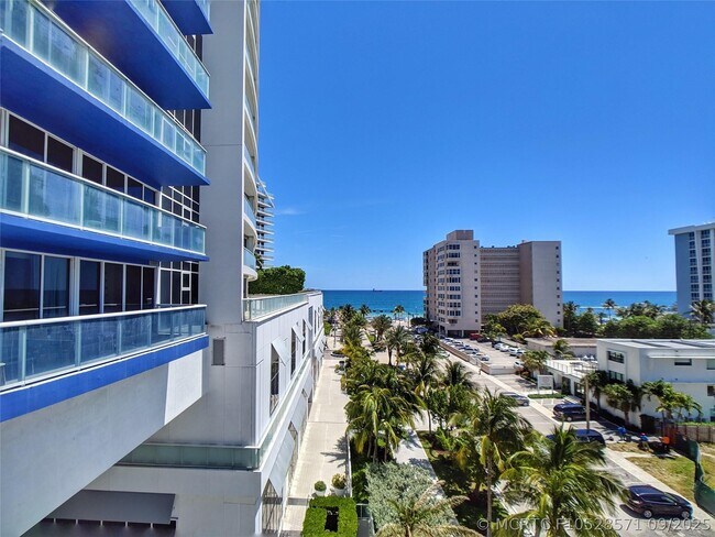 Building Photo - 3101 Bayshore Dr