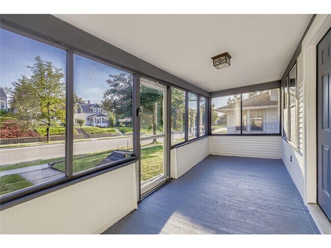 Building Photo - 1683 Minnehaha Ave E