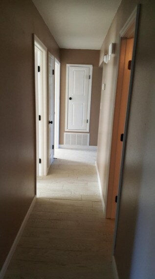 Building Photo - 943 Valley Rd