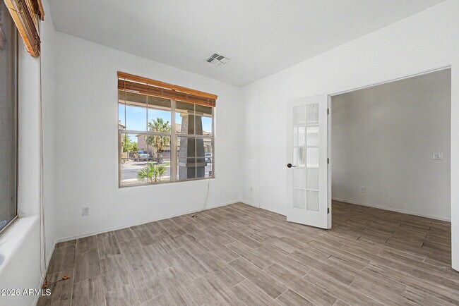 Building Photo - 3119 W Pleasant Ln