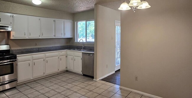 Building Photo - 11904 Hardwood Trail