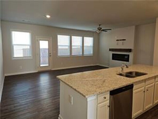 Building Photo - 220 Turner Ln