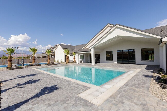 Building Photo - Gorgeous Custom Single Story with RV Garage