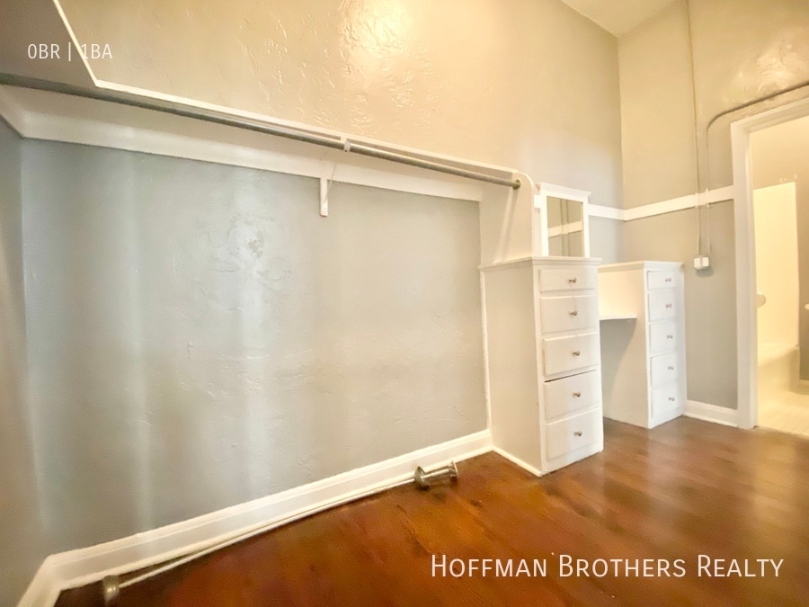 Building Photo - 854 S Oxford Ave