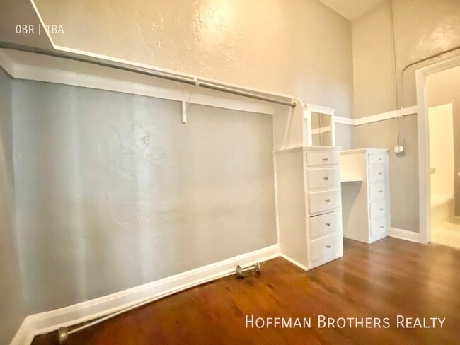 Building Photo - 854 S Oxford Ave