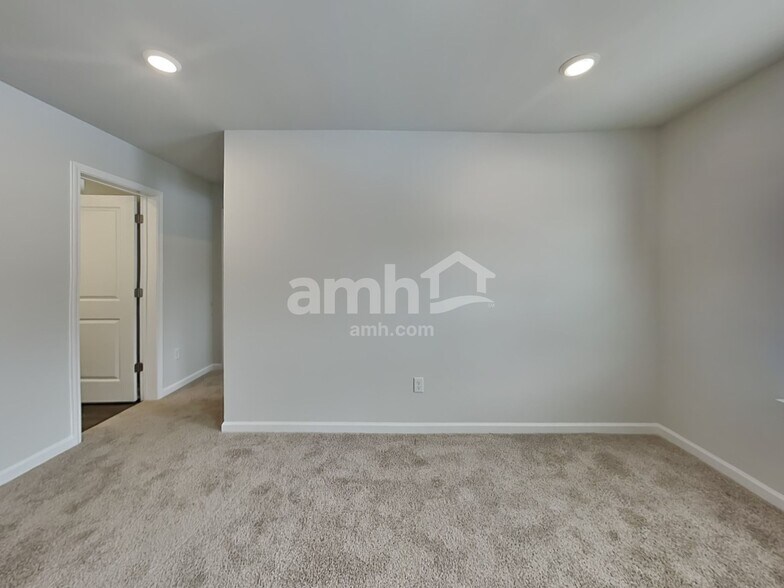 Building Photo - 3980 Zepelin Wy