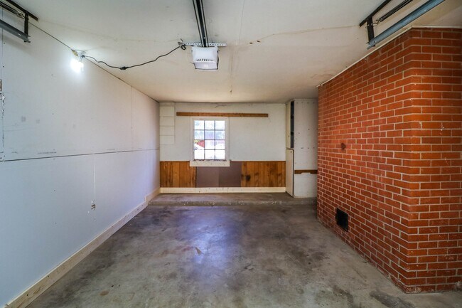 Building Photo - 1310 65th Dr