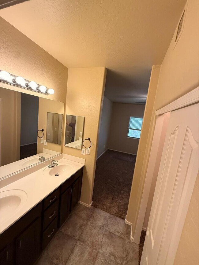 Building Photo - 8462 E Pampa Ave