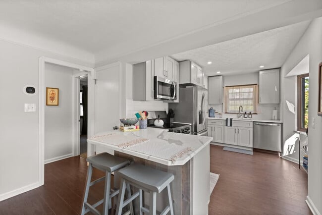 Building Photo - 6430 Olde York Rd