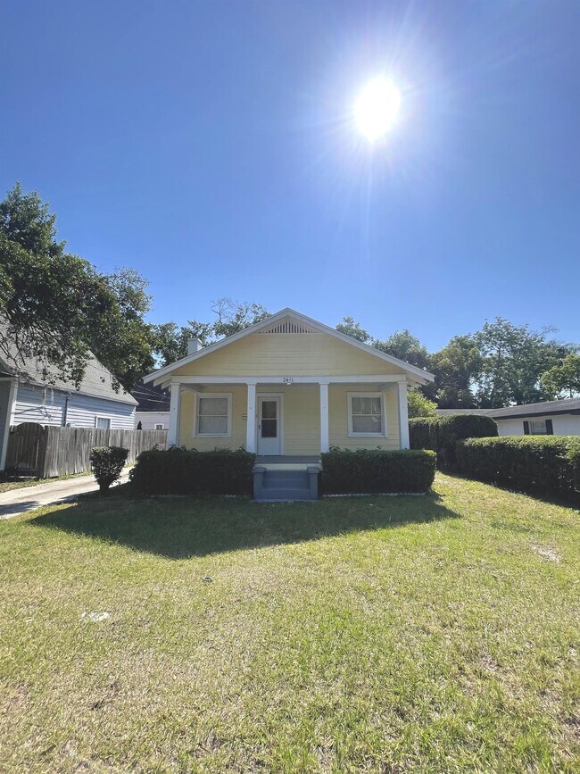 Building Photo - 2411 Musselwhite Ave