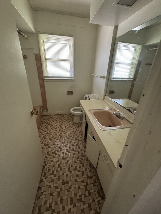 Building Photo - 6426 N 87th St