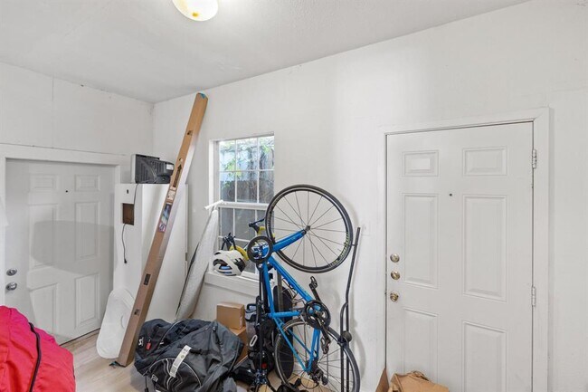 Building Photo - 1202 E 29th St