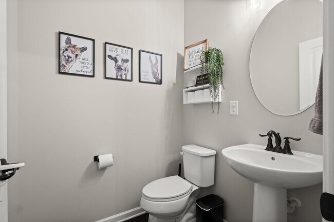 Building Photo - Beautifully Updated 3-Bedroom Home in Fairway Farms with Bonus Room & Fenced Backyard