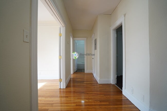 Building Photo - 8 Vinal St