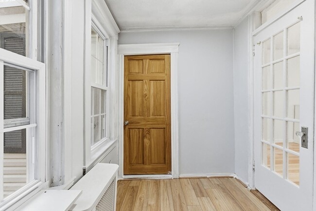 Building Photo - 16 Floyd St