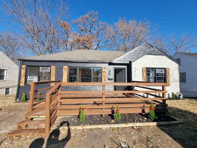 Primary Photo - 7919 Hickman Mills Dr