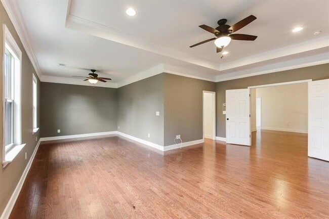Building Photo - 2422 Norwood Dr SE
