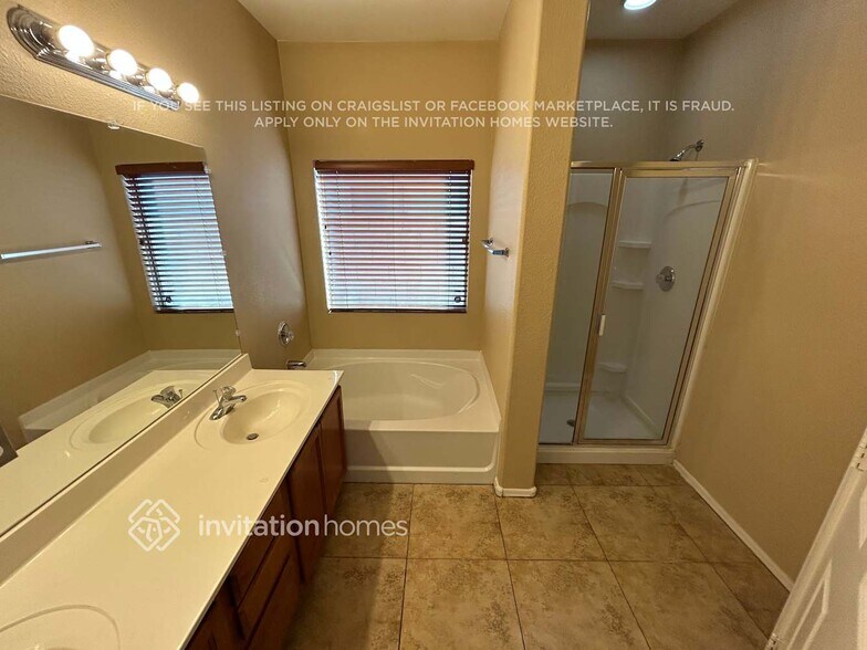 Building Photo - 7005 S 21st Dr