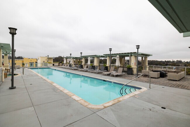 Building Photo - 850 Beech St