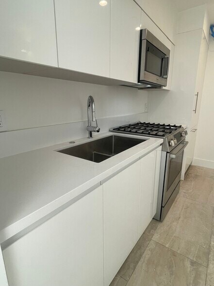 Nice Kitchen Area - 5111 Ocean Front Walk