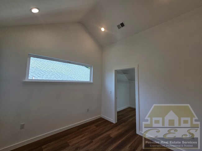 Building Photo - Modern Elegance Meets Timeless Charm – 4 bedroom 4 bath Home in North Oakland
