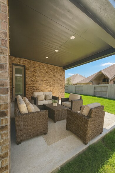 Building Photo - 2426 Peach Oak Xing