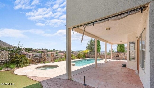 Building Photo - 684 Moondale Dr