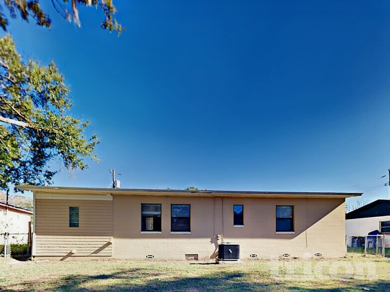 Building Photo - 10506 Dodd Rd