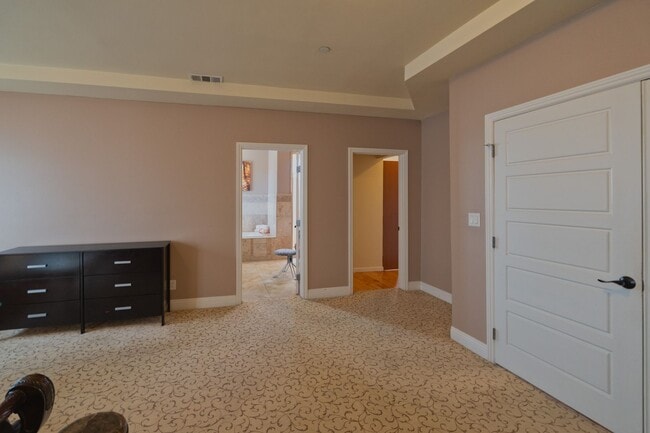 Building Photo - 1410 Encino Ave