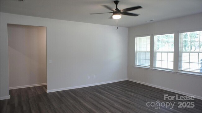 Building Photo - 106 White Apple Wy