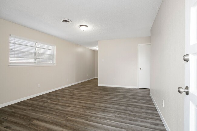 Building Photo - 118 Johnson St