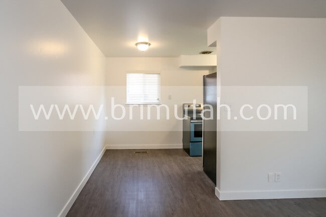 Building Photo - 5 W 300 N