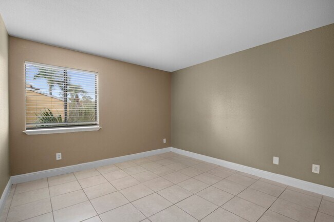 Building Photo - Affordable 2 bedroom 2 bathroom Condo in Fort Myers