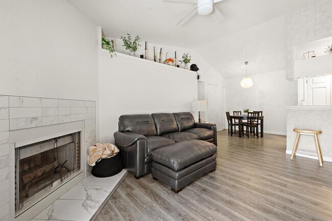 Building Photo - 1601 Faro Dr