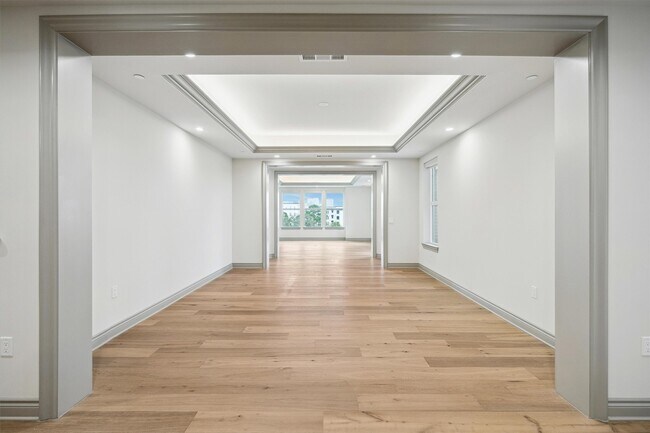 Building Photo - 1717 Bissonnet St