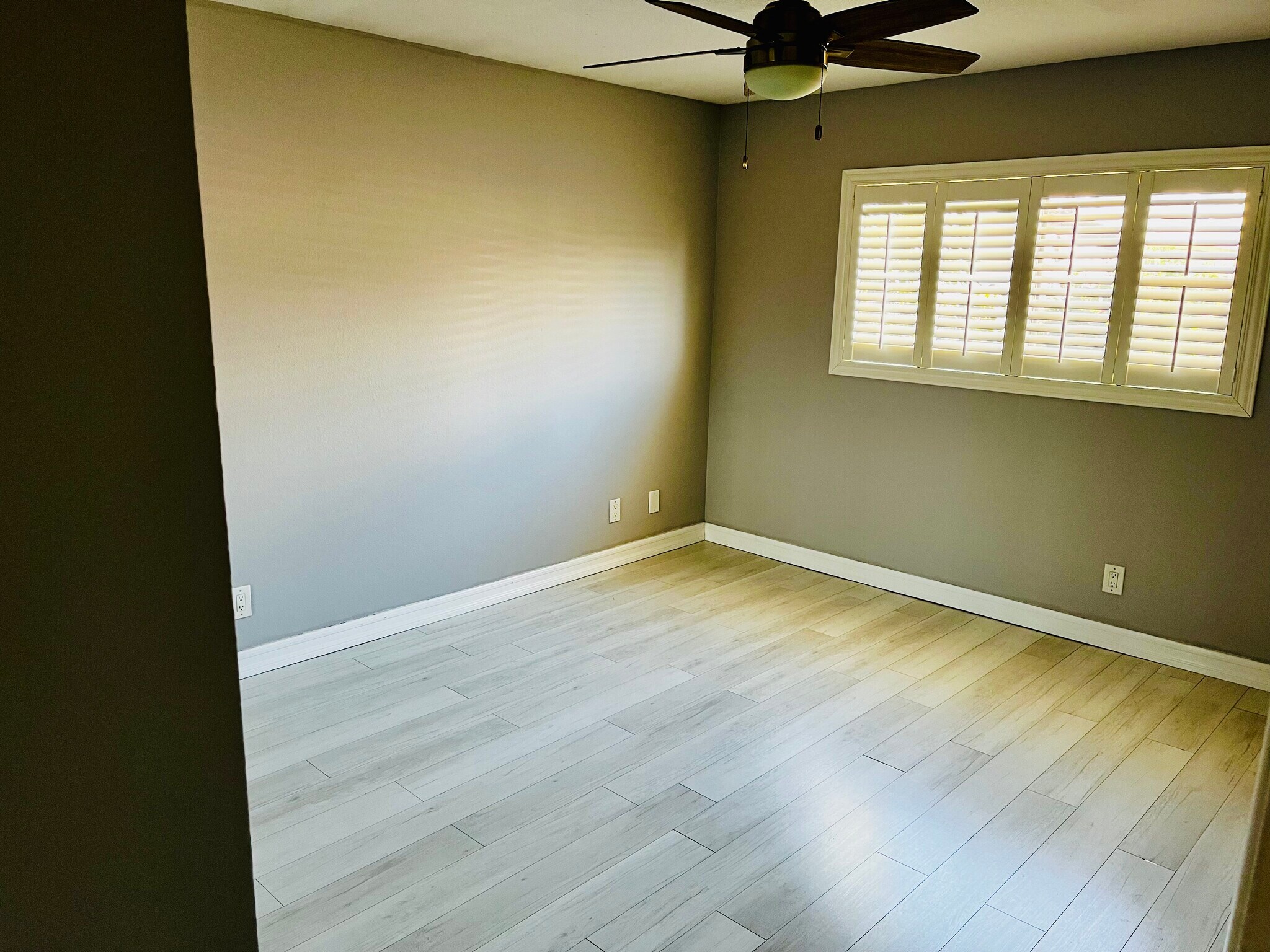 Second upstairs bedroom - 1731 Harriman Ln