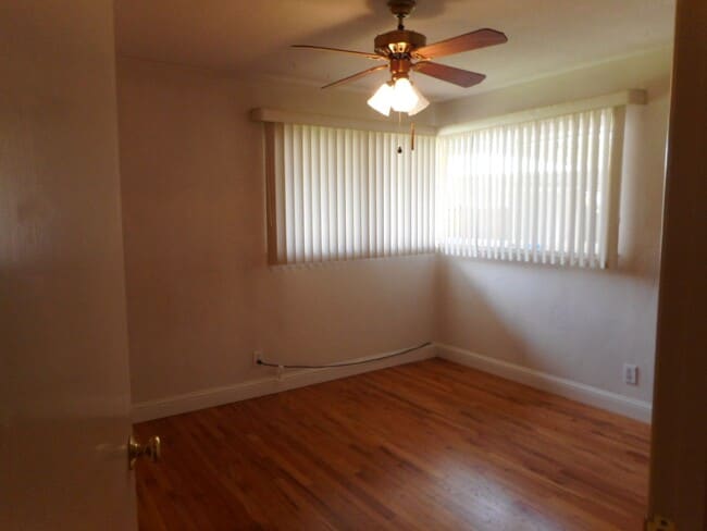 Building Photo - 33 E Robinson Ave