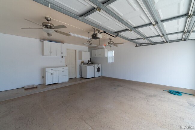 Building Photo - 3 Bed 2.5 Bath Townhome in Spinnaker Place Townhomes 2