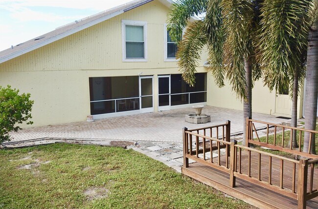 Building Photo - 7247 Albany Rd