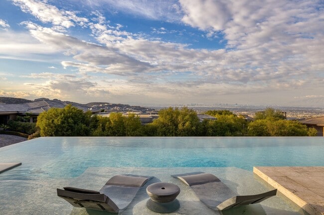 Building Photo - 675 Scenic Rim Dr