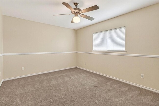 Building Photo - 6325 Oso Pkwy