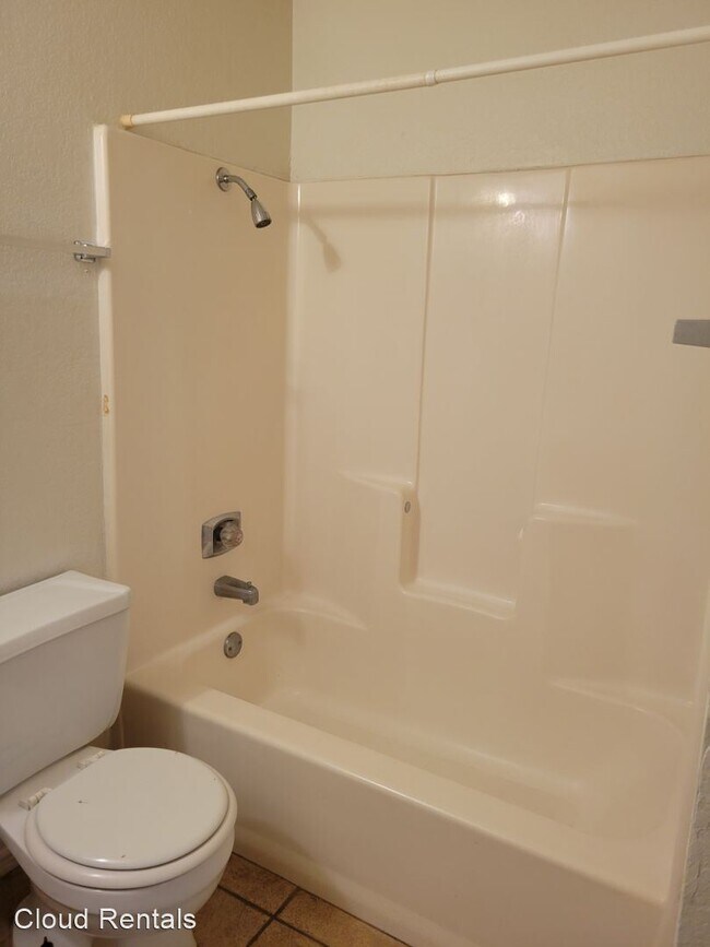 Building Photo - 3 br, 2 bath House - 2402 SILVERHILL DRIVE