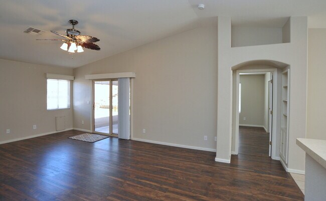 Building Photo - Large 1/4 Acre Lot w/NO CARPET