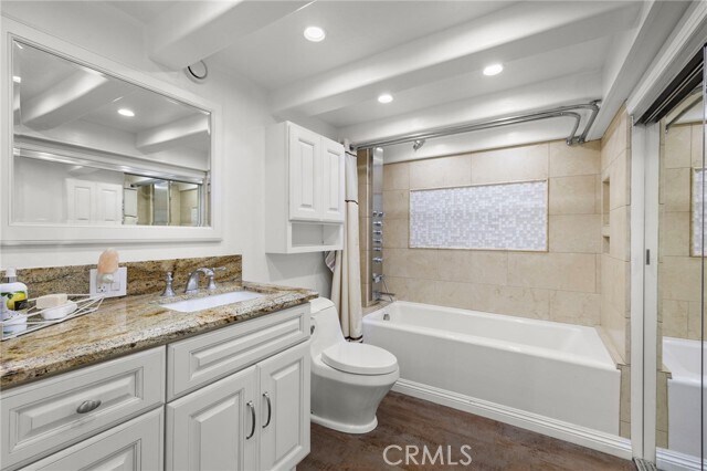 Building Photo - 486 Holly St