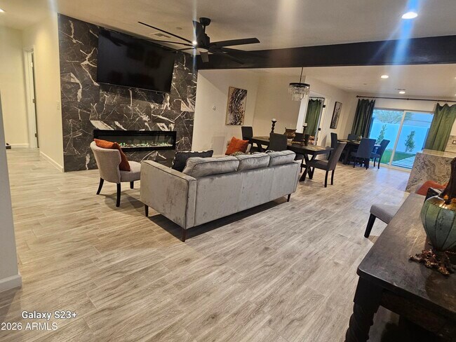 Building Photo - 2817 N 71st Pl