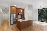 Building Photo - 922 NW 11th Ave