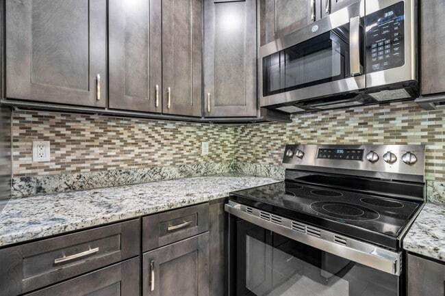 Building Photo - 15B Andover Ct