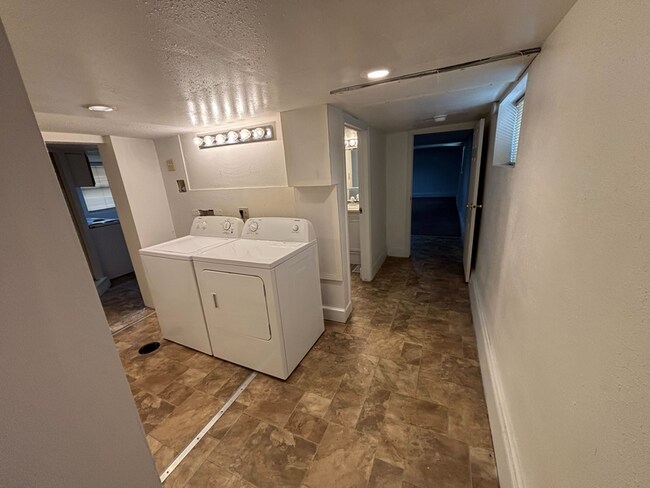 Building Photo - 1110 E 200 S