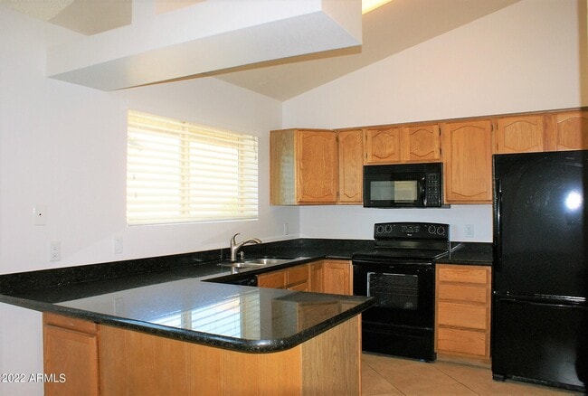 Building Photo - 4148 E Des Moines St