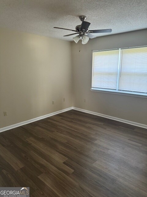Building Photo - 805 Jessica Ln